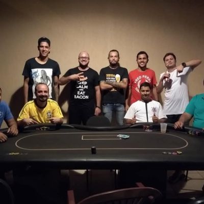 Momento Poker Night