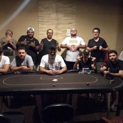Momento Poker Night